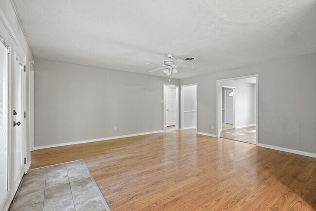 Building Photo - 1510 Narcille St