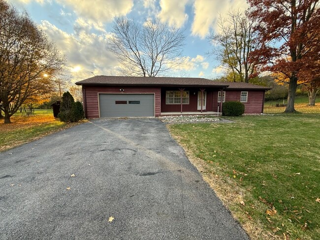 Primary Photo - 18 Circle Dr