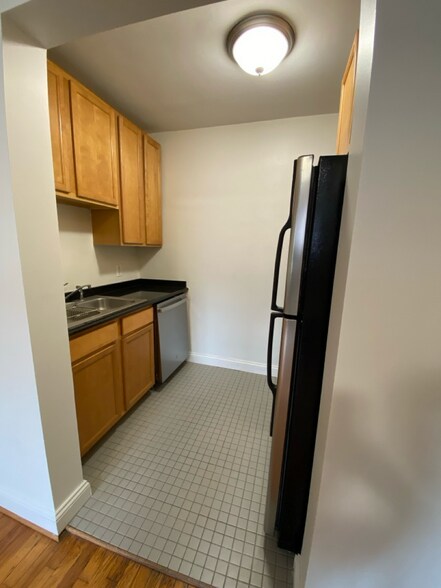 Building Photo - 15 E Kirby St