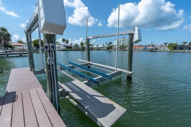 Building Photo - 6440 3rd Palm Point