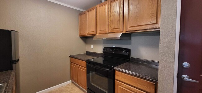 Building Photo - Vallejo Studio available for rent in excellent location over looking Dan Foley Park