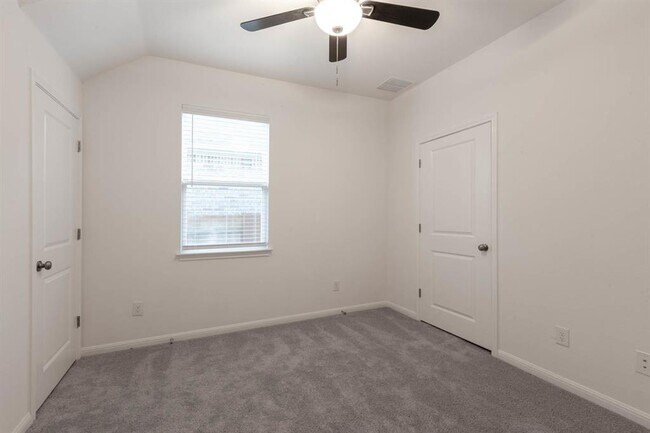 Building Photo - 309 Barton Oak Trl