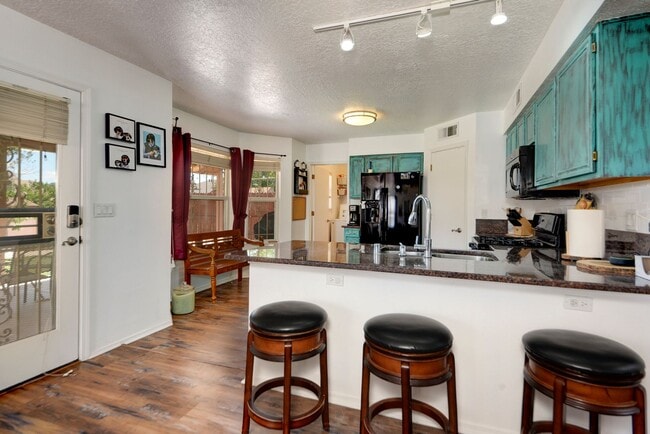 Building Photo - Fully Furnished 3-Bedroom Home Near Petroglyph Monument