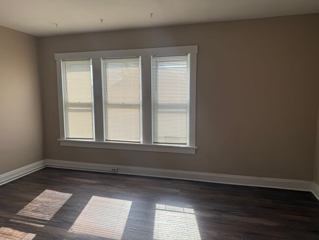 Building Photo - 823 Pine St