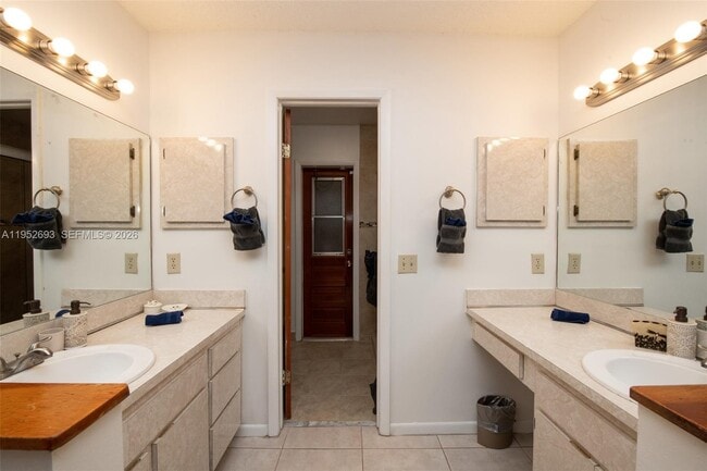 Building Photo - 11909 SW 48th Ct