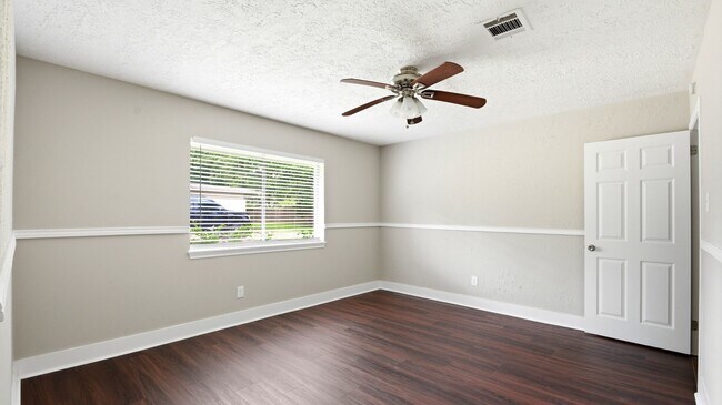 Building Photo - 1511 Sungail Dr