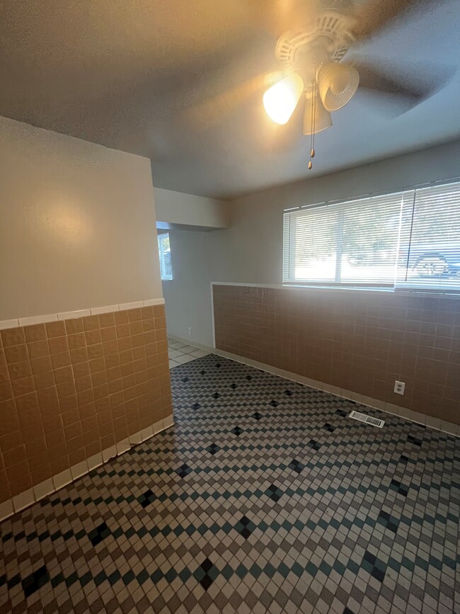 Building Photo - Spacious One-Bedroom in Salt Lake City!