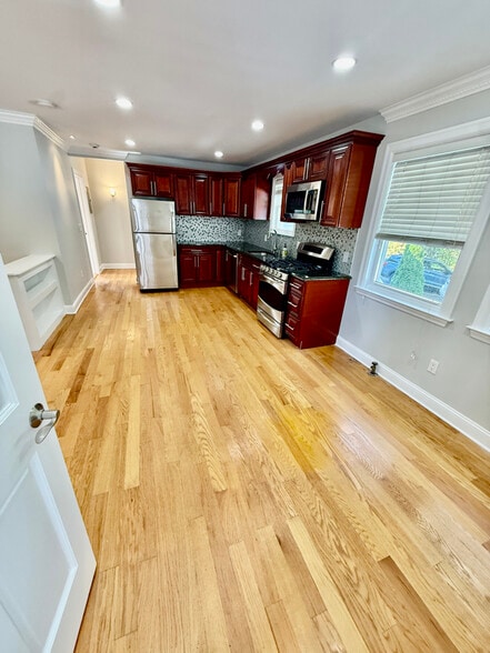 Primary Photo - 27 Cambridge Ave