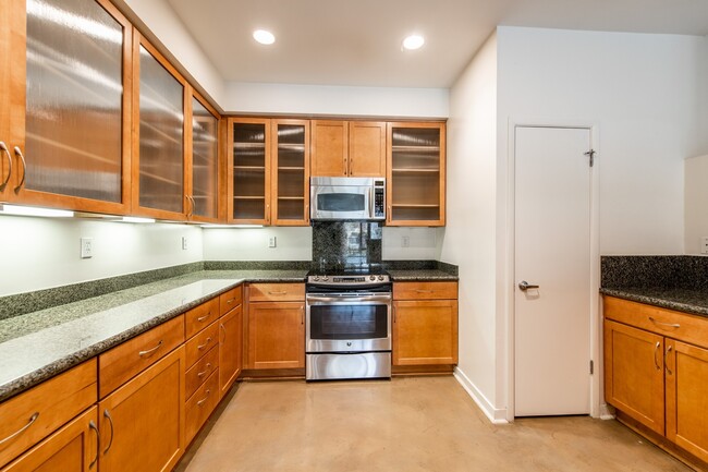 Building Photo - Luxury Loft Style Home in Japantown! Come ...