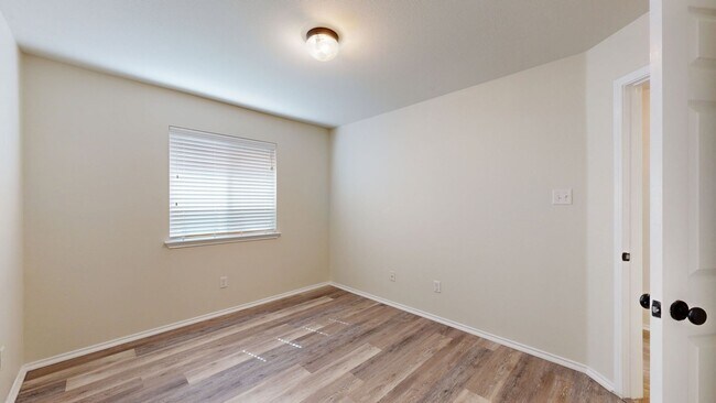 Building Photo - REMODELED BEAUTY WAITING FOR YOU BY FORT H...