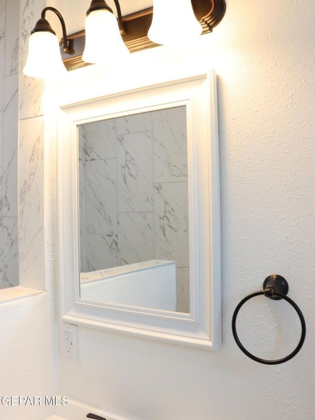 Building Photo - Beautiful 3 bed/2 baths and more for RENT