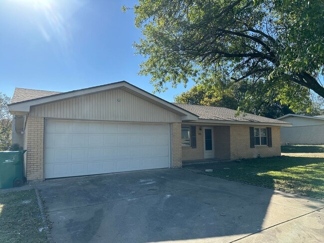 Building Photo - 115 Dawn Dr