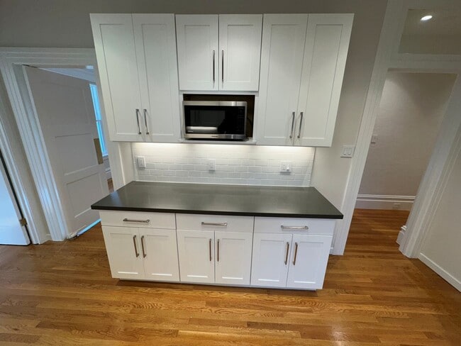 Building Photo - 219 Lake St