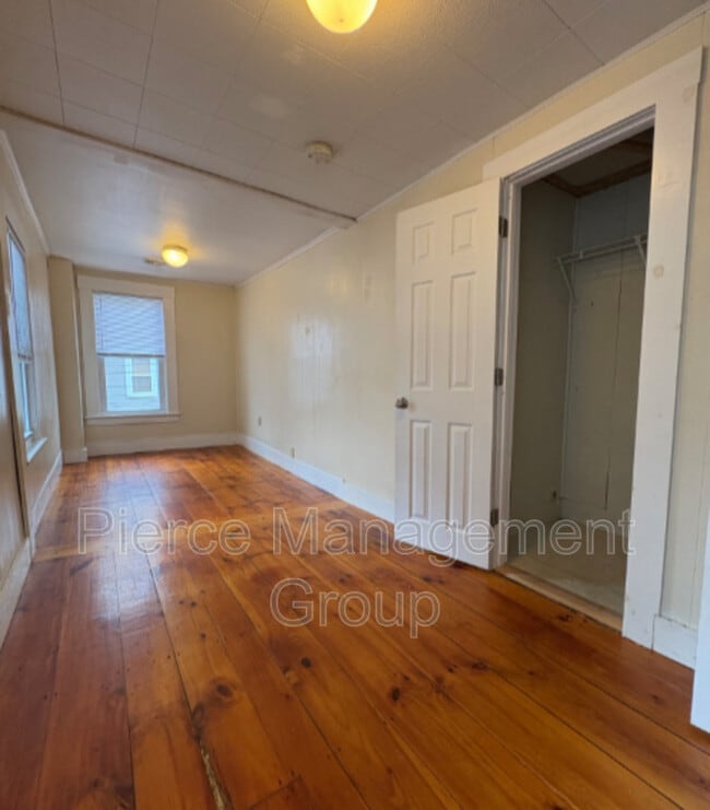 Building Photo - 11 1/2 Perkins Court