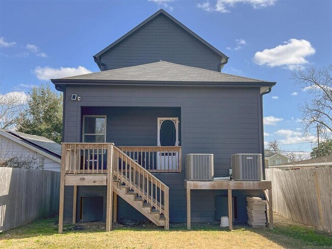 Building Photo - 3407 Sakowitz St