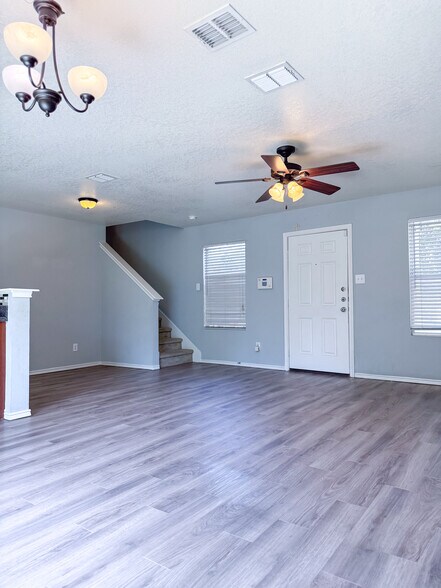 Building Photo - 427 Orchard Willow
