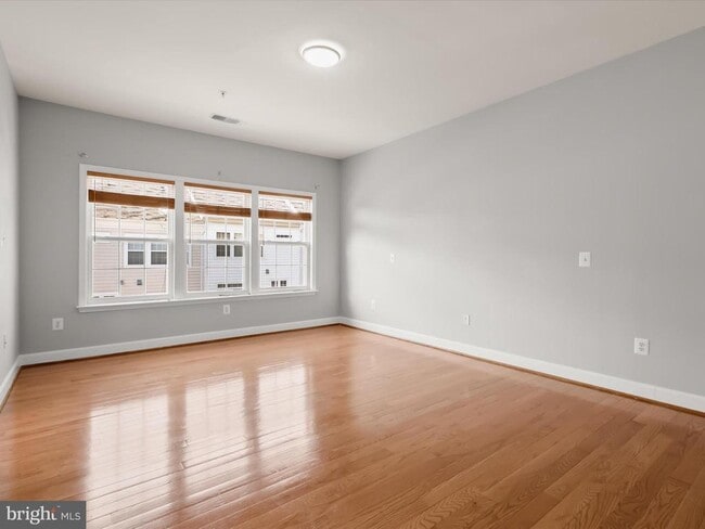 Building Photo - 563 Pelican Ave