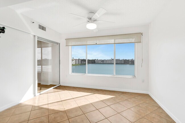 Building Photo - 14096 Huntington Pointe Dr