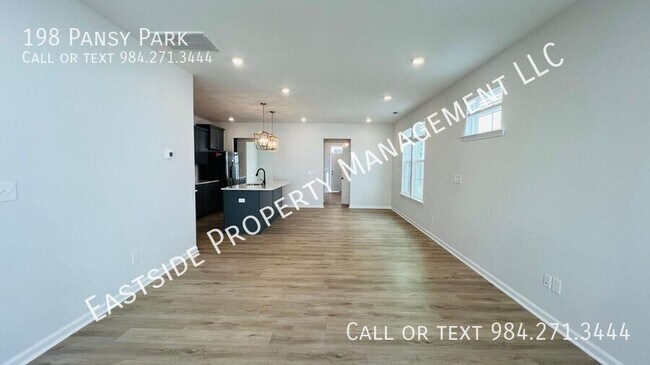 Building Photo - 198 Pansy Pk