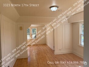 Building Photo - Stunning Newly Renovated 2-Bedroom Upper D...