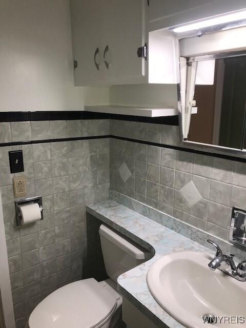 Building Photo - 17 Starcrest Dr