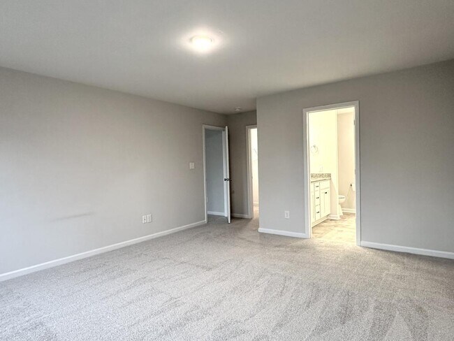 Building Photo - 2102 Roadster Pony Ln