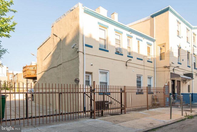 Building Photo - 515 W Girard Ave