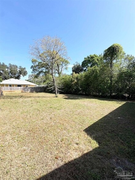 Building Photo - 1318 Wilson Ave