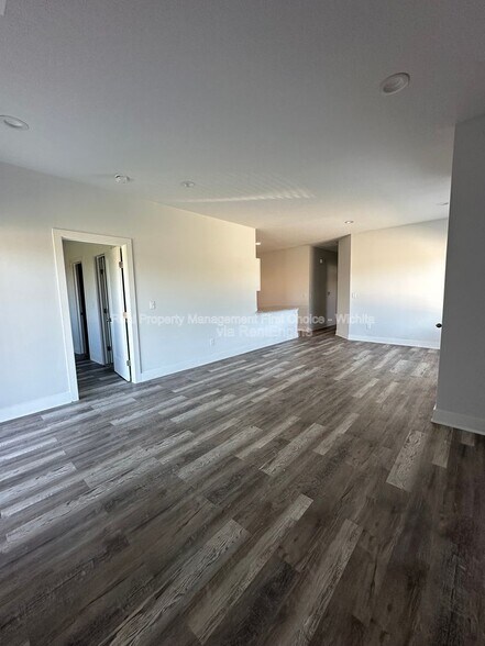 Building Photo - 5472 N Colburn Ct