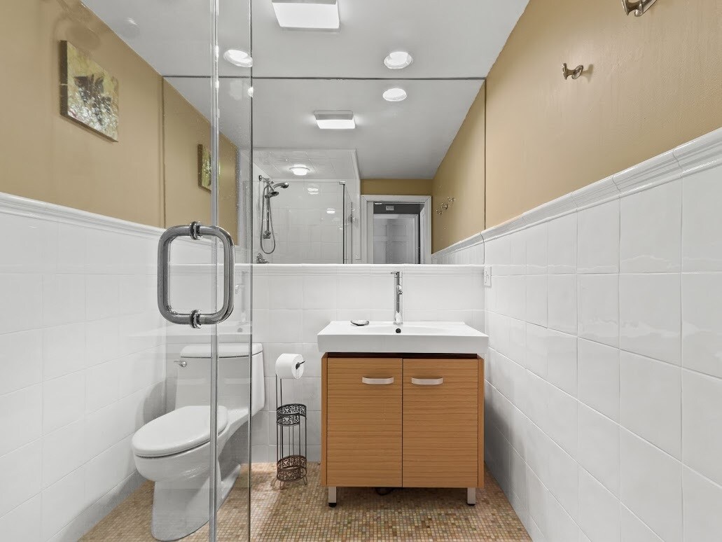 Building Photo - 491 Spring St