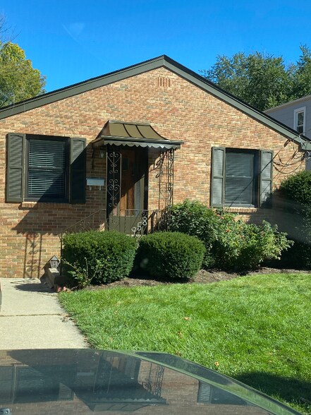 Primary Photo - 953 Burton Ave