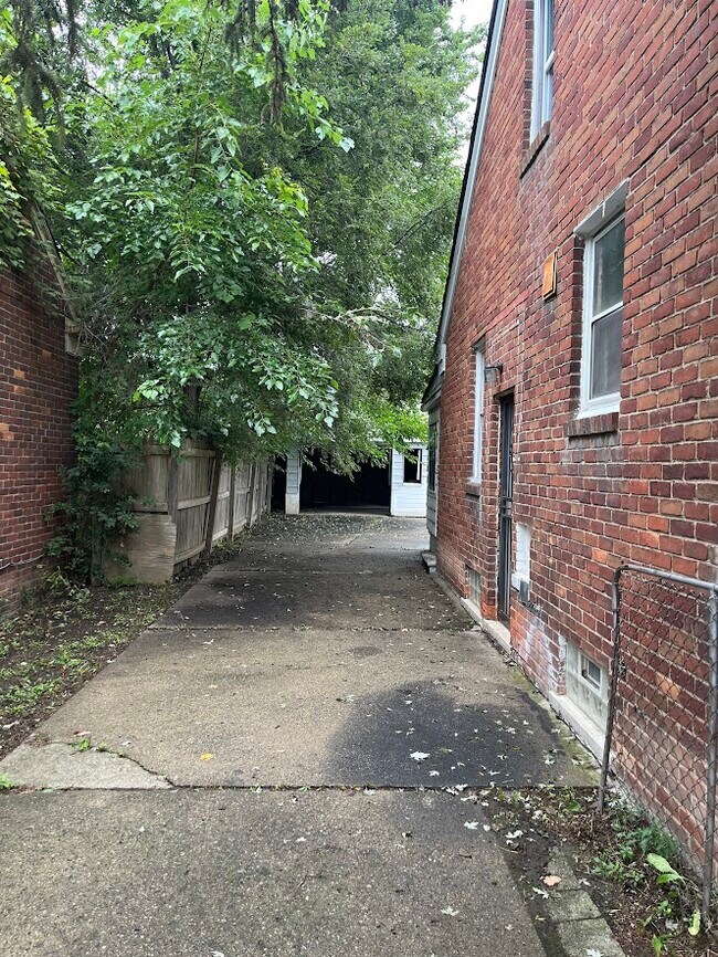 Building Photo - 16045 Edmore Dr