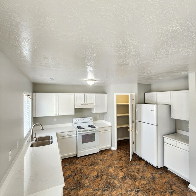 Building Photo - 7482 S 100 W