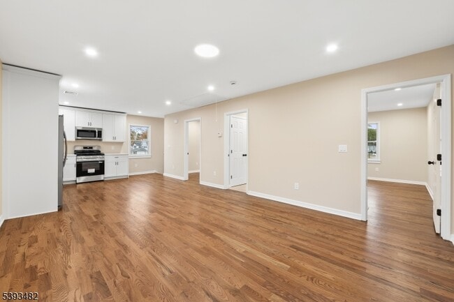 Building Photo - 937 Ringwood Ave