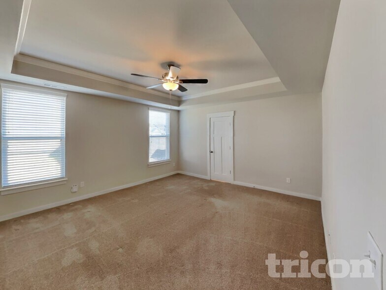 Building Photo - 3025 Commonwealth Dr