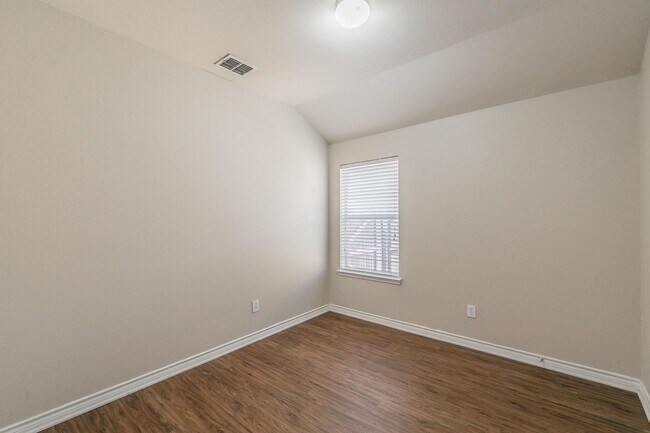 Building Photo - 6141 Bowfin Dr