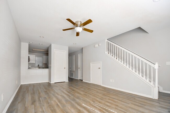 Building Photo - 1446 W Netherland Way