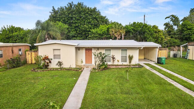 Primary Photo - 351 SE Solaz Ave
