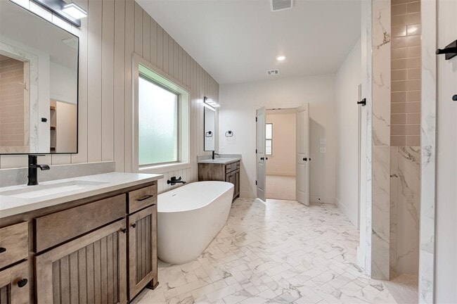 Building Photo - 4616 Maple Rdg Dr