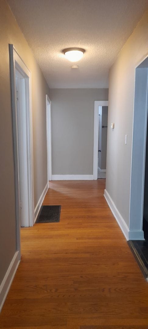 Building Photo - 202 N Howell Ave