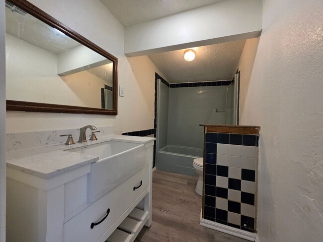 Building Photo - 3 bedroom home in Shawnee!