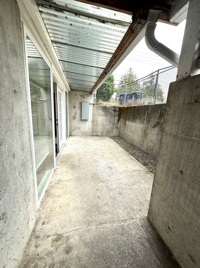 Building Photo - Stylish 2-Bed Tacoma Home