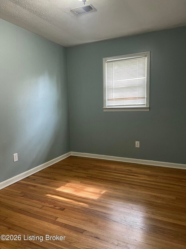 Building Photo - 616 Clairview Dr