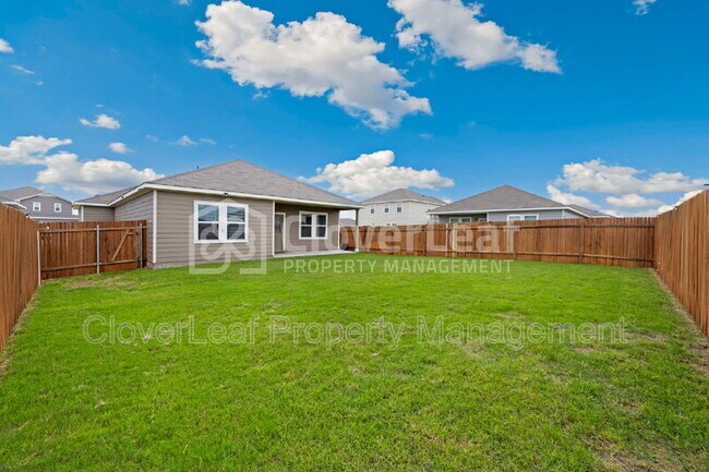 Building Photo - 368 Wren Ln