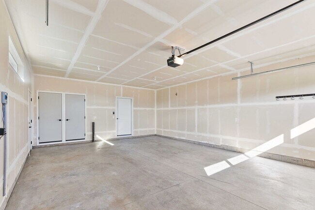 Building Photo - 6931 Dubuis Dr