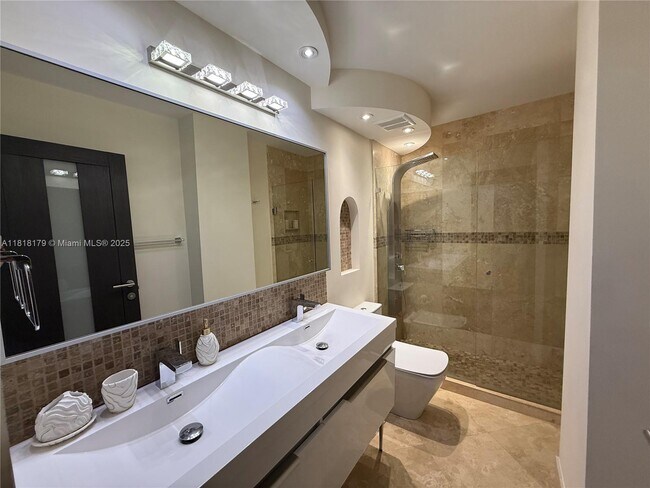 Building Photo - 3161 S Ocean Dr