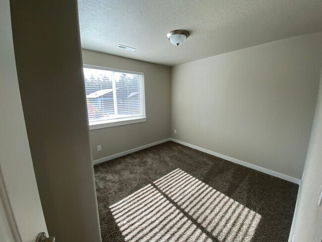 Building Photo - 61539 Aaron Way