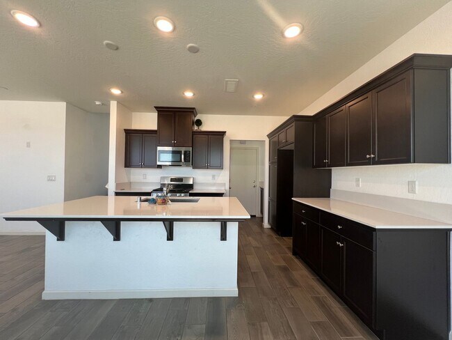 Building Photo - modern 3-bedroom, 2.5-bathroom home locate...