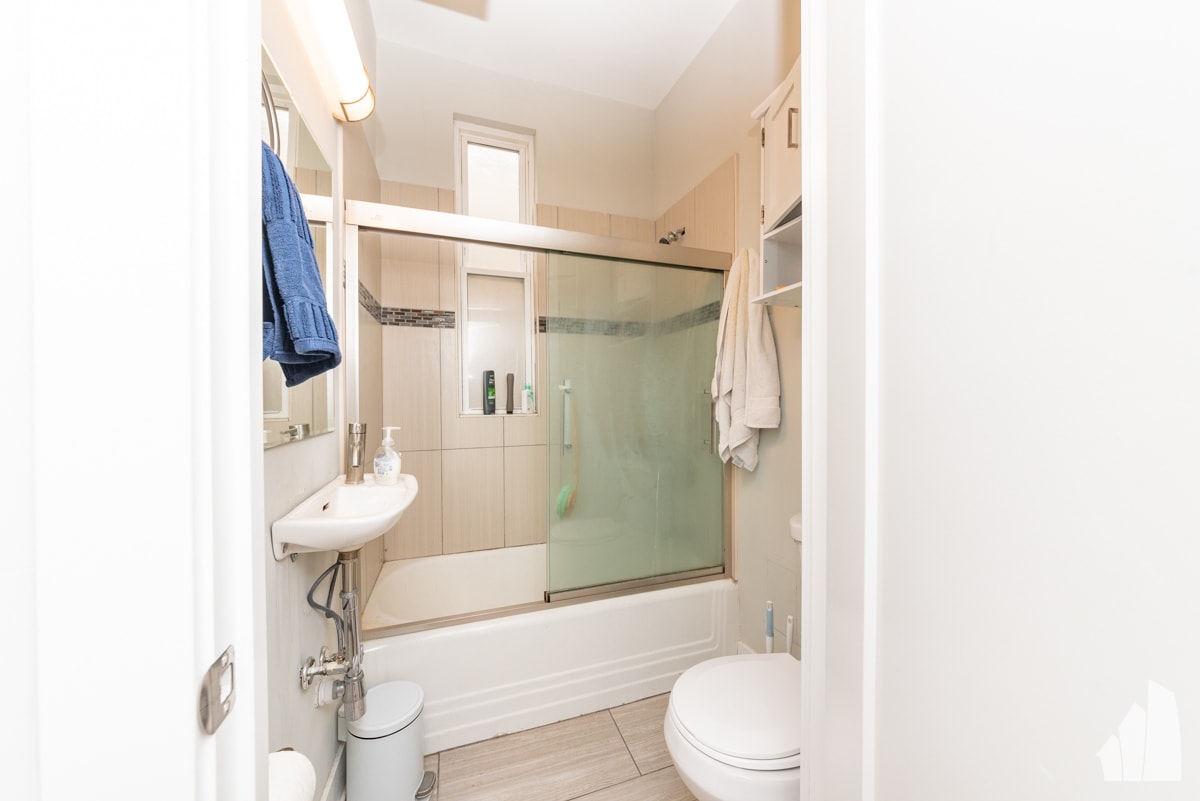 Building Photo - 2145 W Webster Ave