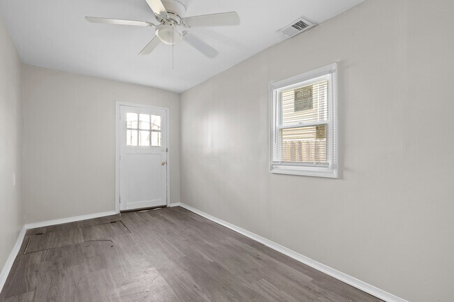 Building Photo - 652 N 29th St